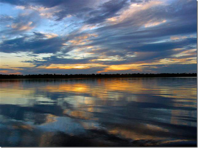 Высочайшее судоходное озеро. Амазонка река небо. Амазонка лежит.